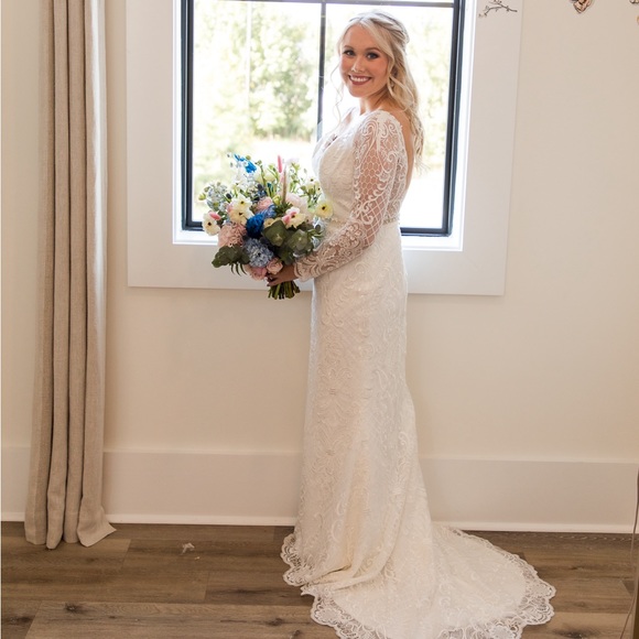 ABOUT ME - Picture 2 of 2